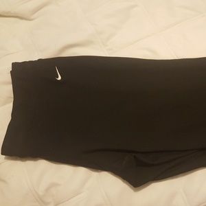 Cropped black yoga pants